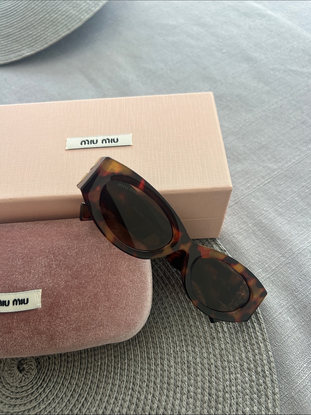 Miu Miu Tortoiseshell Cat-Eye Sunglasses - Brown/Amber